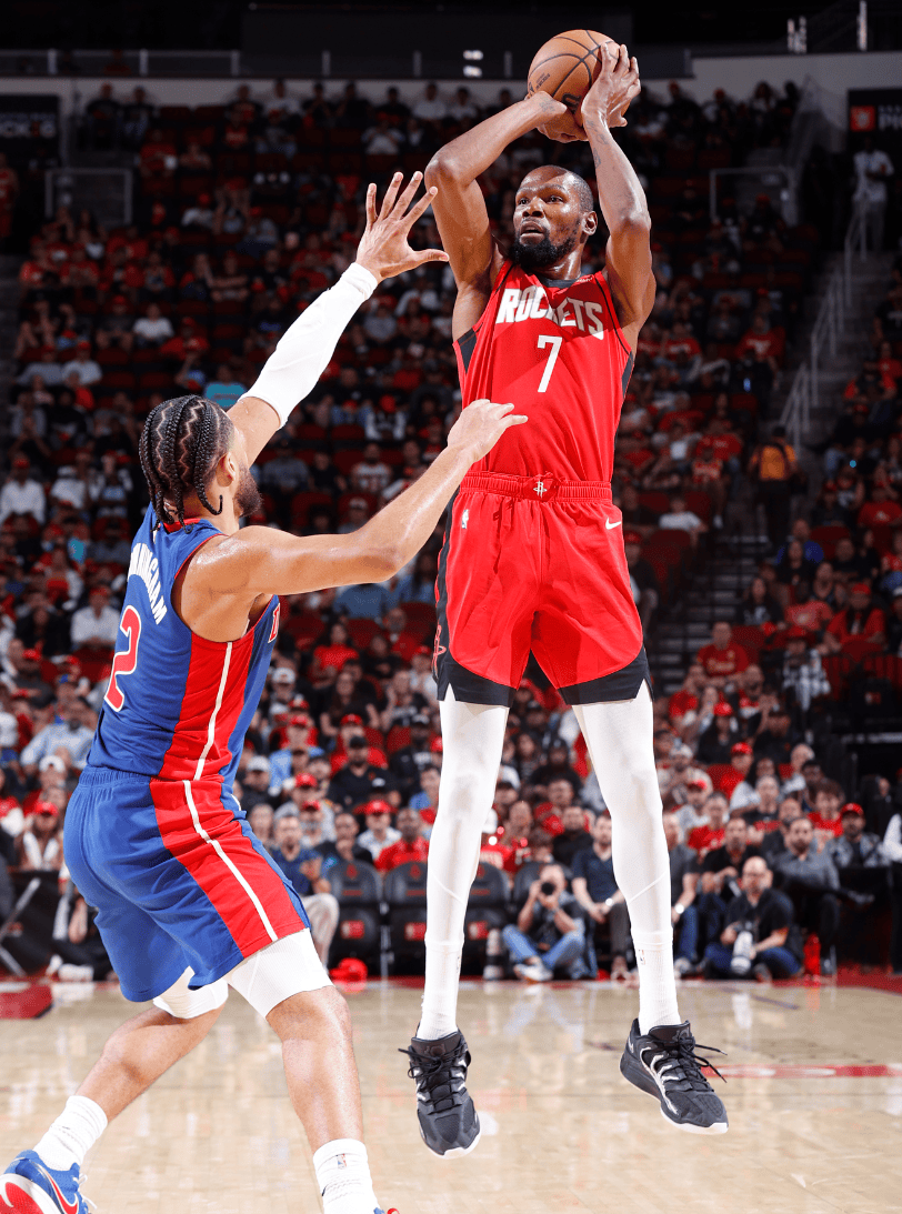 [NBA]布克三分准绝杀 太阳险胜雷霆