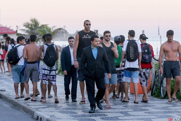 🚨 独家 - 托马·巴希奇即将与拉齐奥续约至2029年。今日会谈进展积极：仅剩最终细节待敲定，谈判各方均对未来数日内达成协议充满信心。 #转会市场 来源：著名记者斯基拉