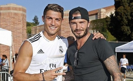 继伊尔马兹之后，奥斯梅恩是第二位欧冠戴帽的加拉塔萨雷球员