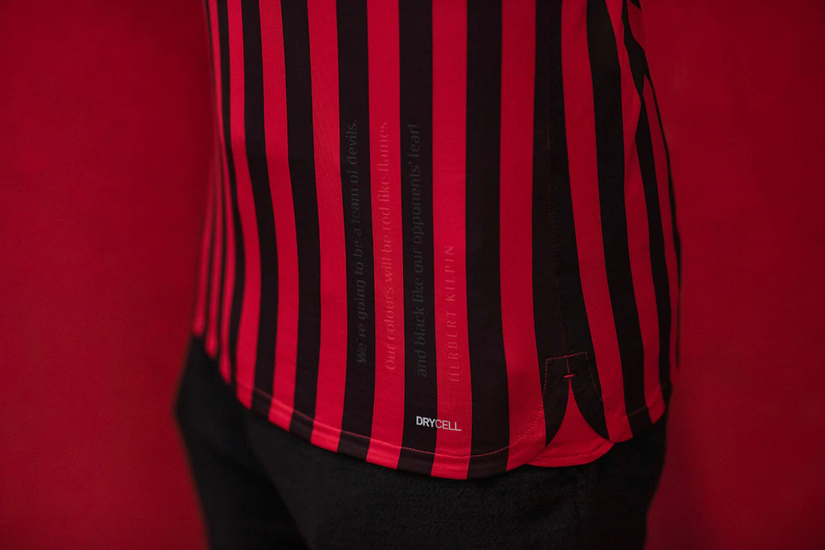 铜梁龙致谢蓉城：期待成渝两地共同推动西部足球事业蓬勃发展